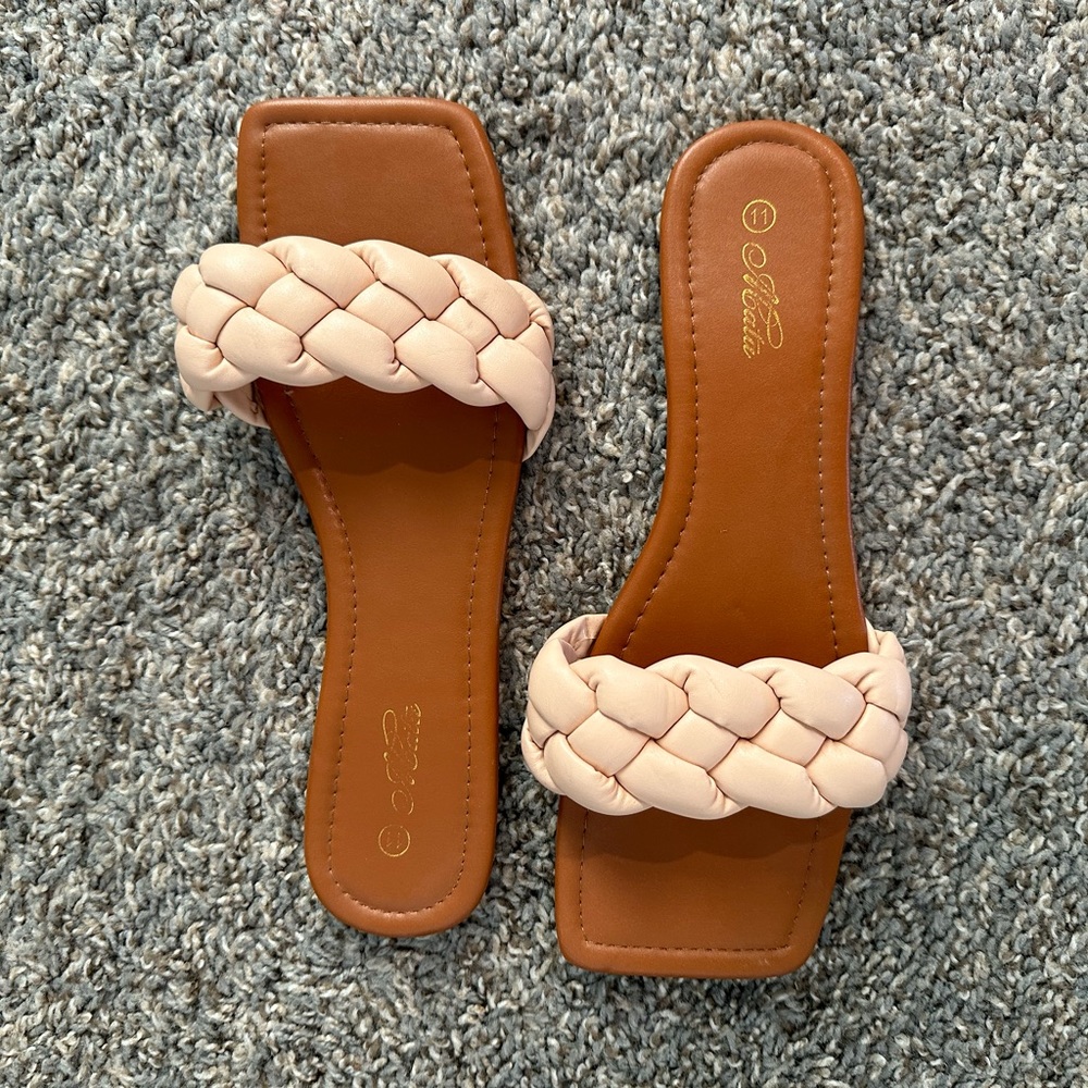 SANDALS